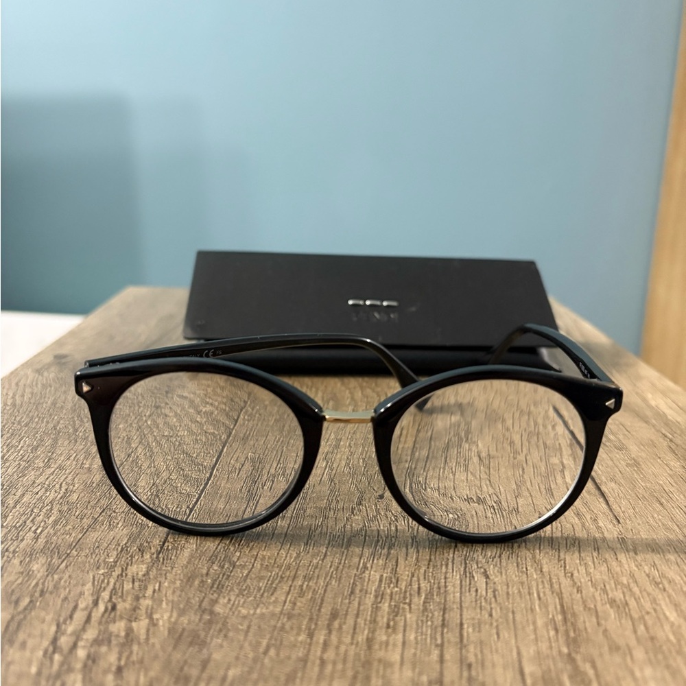 Fendi Black Round Glasses with Fendi Case